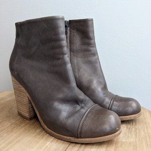 Coclico Celie Leather Cap-Toe Bootie, Gray 37.5/US7